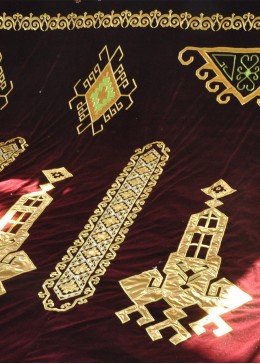 Золотошвейные портьеры для сцены государственного театра музыки имени Бердака в  Каракалпакии