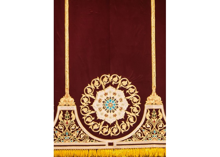 Золотошвейные портьеры для сцены дворца искусств Туркистан